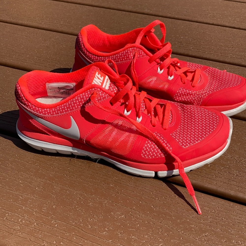 Women’s Nikes sz 7.5